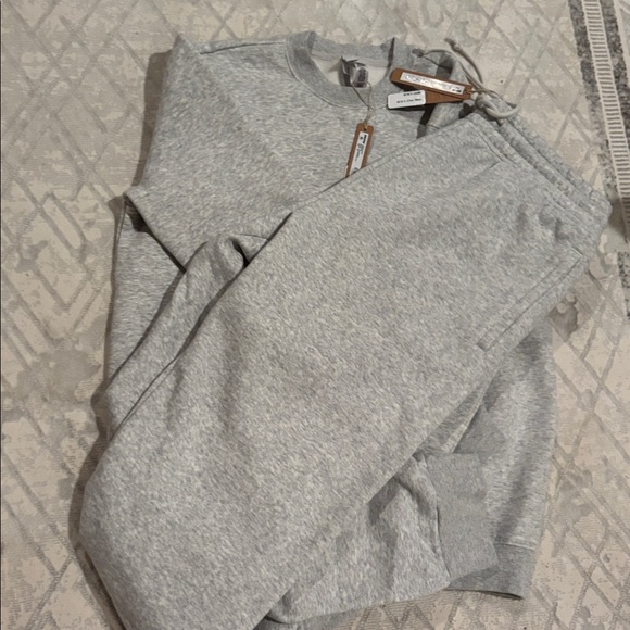 SKIMS Auth Gray Sweatshirt and Sweatpants Set NWT - Picture 4 of 8
